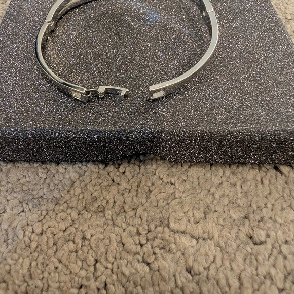 Elegant Women's Costume Bracelet - Picture 3 of 3